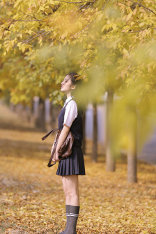 学长的手指在里面转动的写作
